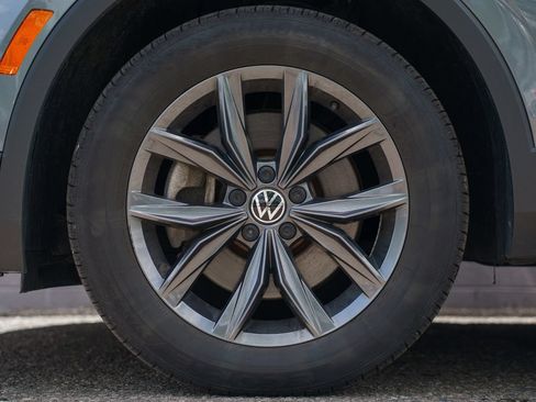 Used 2023 Volkswagen Tiguan SE AWD/4WD image 12