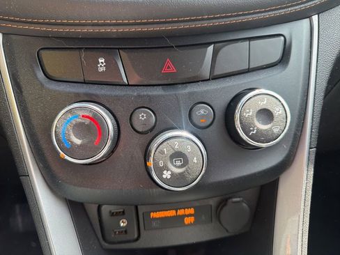 Used 2020 Chevrolet Trax LS AWD/4WD image 16