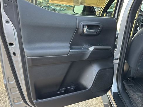 Used 2021 Toyota Tacoma TRD Off-Road image 15