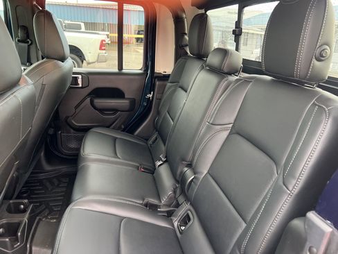 Used 2025 Jeep Gladiator Nighthawk image 12