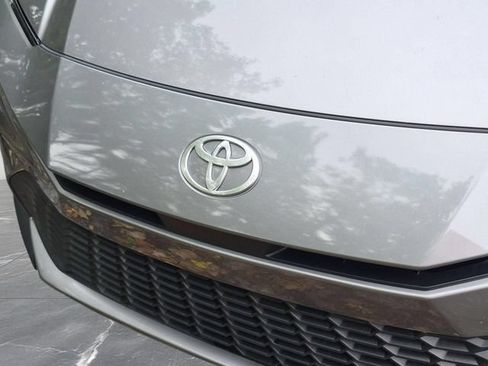 Used 2025 Toyota Camry SE FWD image 9