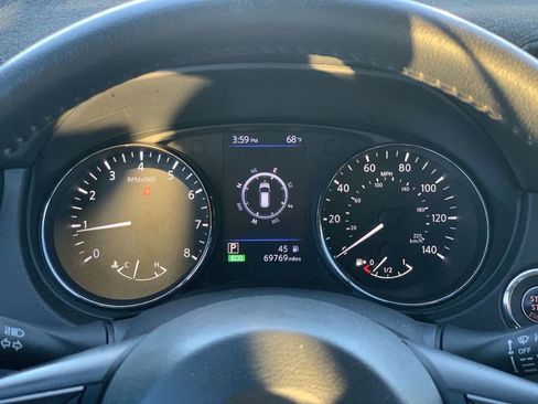 Used 2020 Nissan Rogue SV w/ Premium Package image 9