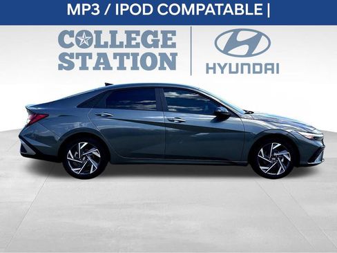 Used 2025 Hyundai Elantra Sport FWD image 11