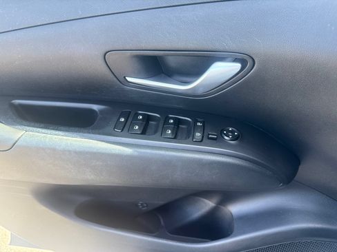 Used 2022 Hyundai Tucson SE AWD/4WD image 16