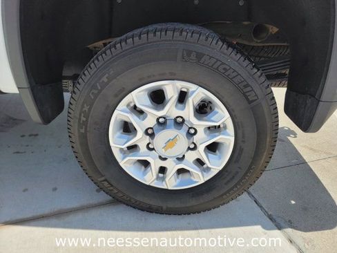 Used 2025 Chevrolet Silverado 2500 LT AWD/4WD image 37