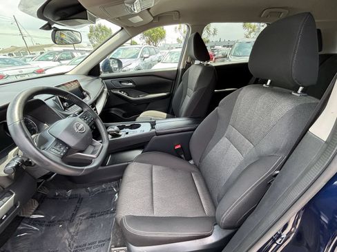Used 2025 Nissan Rogue SV FWD image 28