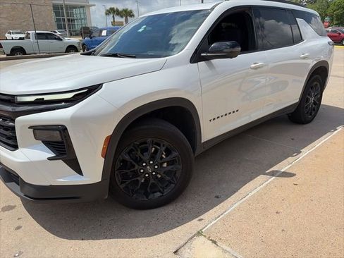 Used 2024 Chevrolet Traverse LT w/ Midnight/Sport Edition image 1