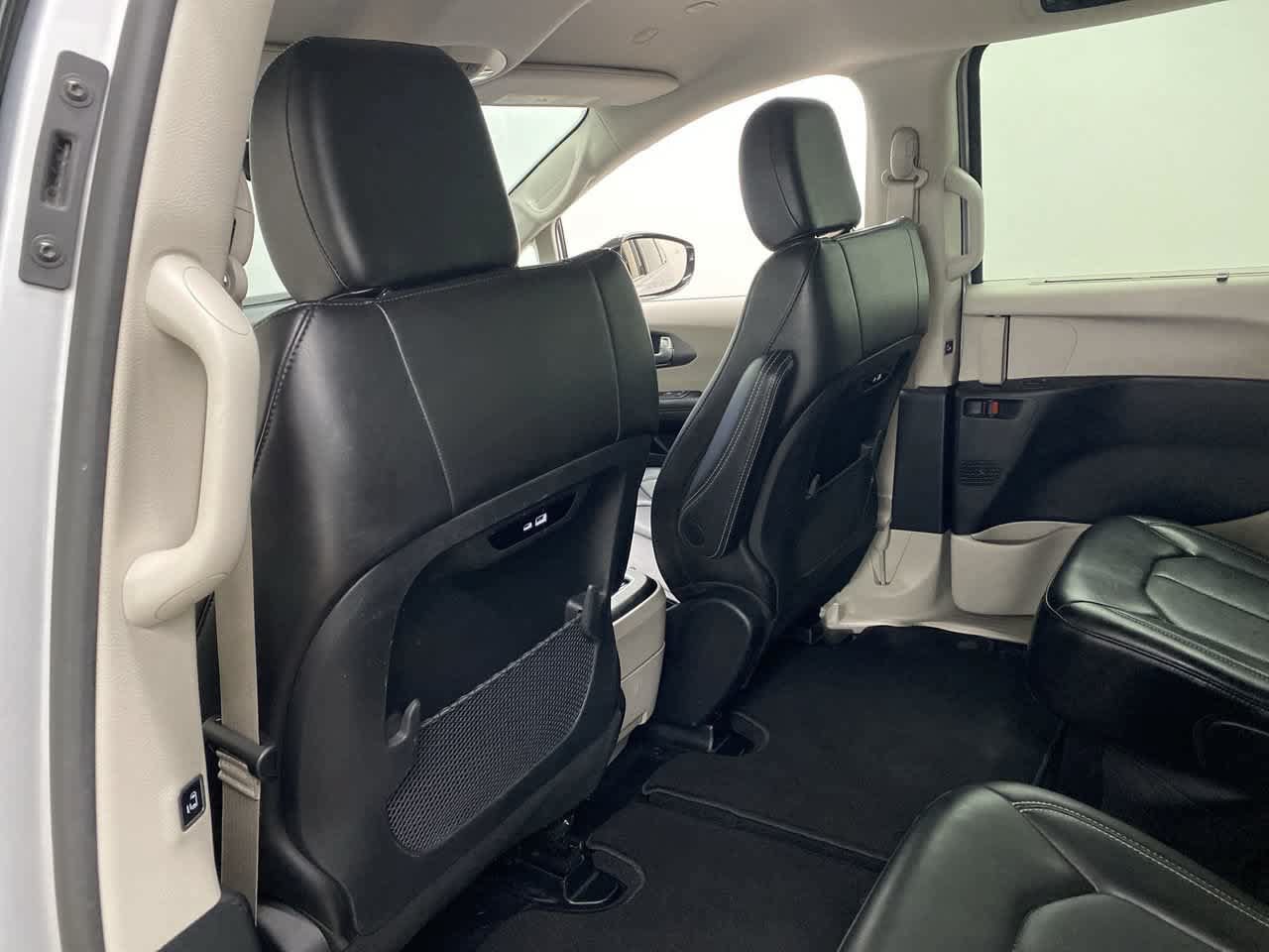 Used 2024 Chrysler Pacifica Touring-L FWD image 15