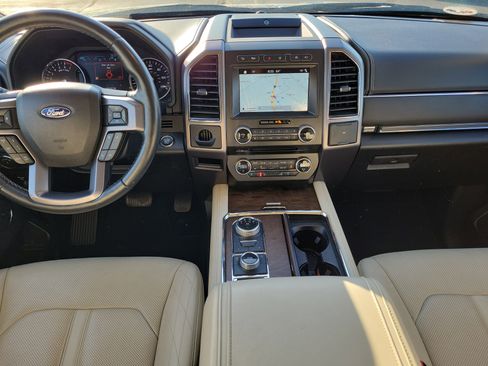 Used 2018 Ford Expedition Platinum image 12