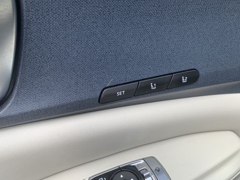 Used 2025 Kia Carnival EX FWD image 13