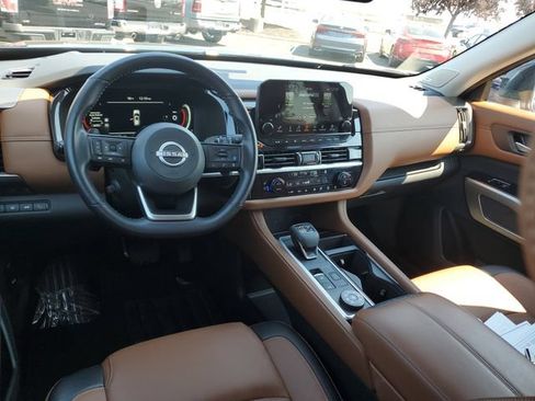 Certified 2025 Nissan Pathfinder Platinum AWD/4WD image 11