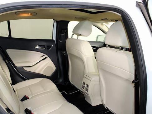 Used 2020 Mercedes-Benz GLA 250 4MATIC image 25