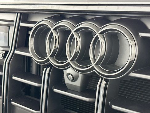 Used 2023 Audi SQ8 Premium Plus w/ SQ8 Luxury Package image 36