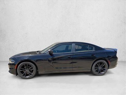 Used 2017 Dodge Charger SE w/ Power Sunroof Group RWD image 8