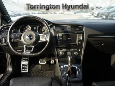 Used 2017 Volkswagen Golf 4-Door image 28