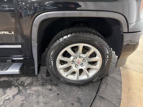 Used 2016 GMC Sierra 1500 Denali w/ Enhanced Driver Alert Package AWD/4WD image 39