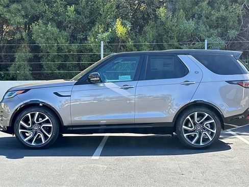 New 2025 Land Rover Discovery Dynamic SE image 2