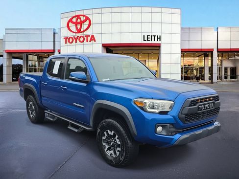 Used 2017 Toyota Tacoma TRD Off-Road w/ Tow Package image 3