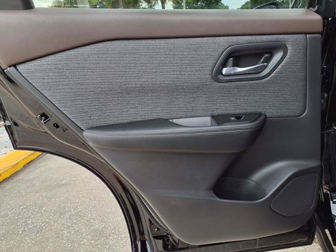 Used 2023 Nissan Rogue SV FWD image 18