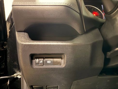 Used 2021 Toyota RAV4 LE image 13