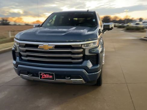 Used 2024 Chevrolet Silverado 1500 High Country w/ Technology Package image 4