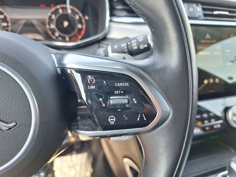 Used 2024 Jaguar F-PACE R-Dynamic S image 17