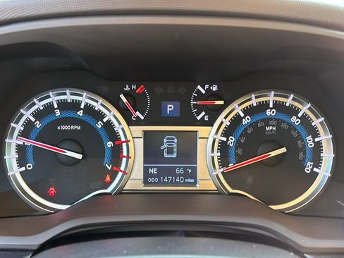 Used 2018 Toyota 4Runner SR5 AWD/4WD image 15