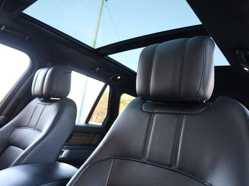 Used 2020 Land Rover Range Rover HSE image 17