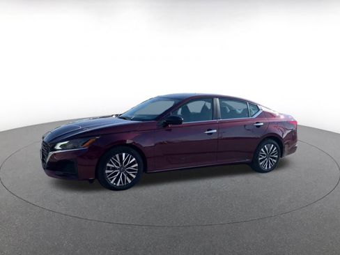 Used 2025 Nissan Altima 2.5 SV image 8