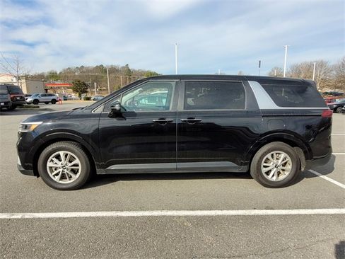 Used 2024 Kia Carnival LX image 4