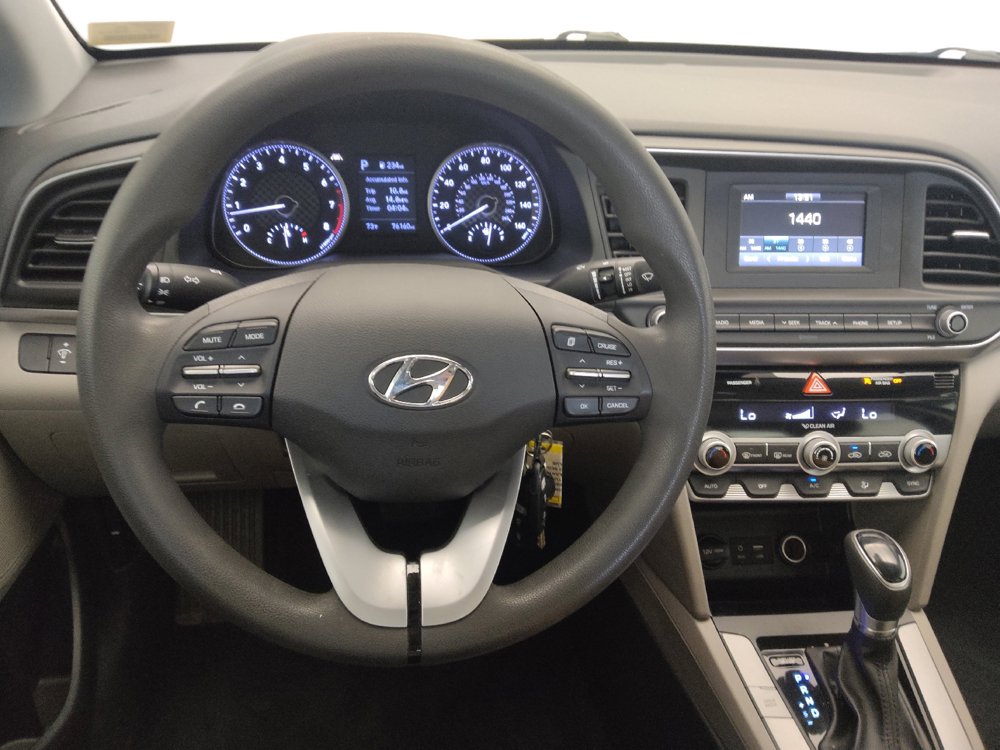 Used 2020 Hyundai Elantra SE FWD image 22