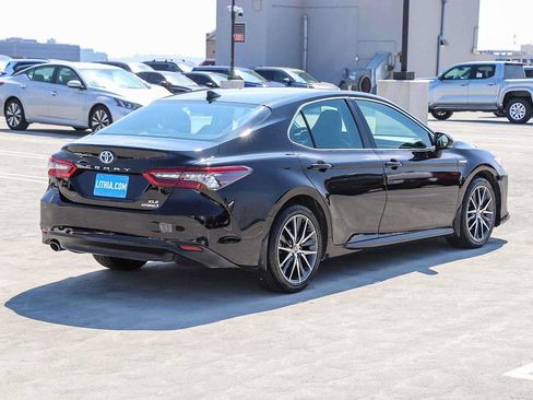 Used 2021 Toyota Camry XLE FWD image 5