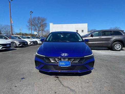 Certified 2025 Hyundai Elantra Limited image 3