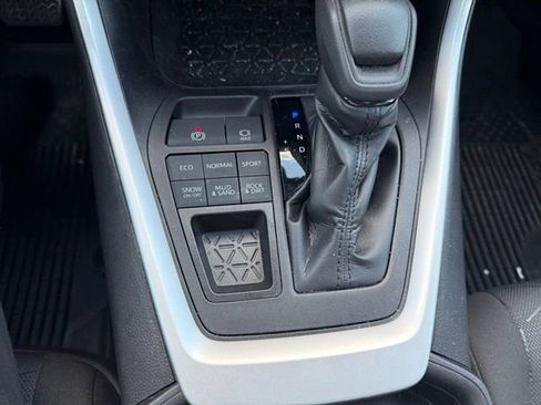 Used 2021 Toyota RAV4 XLE w/ Convenience Package AWD/4WD image 16