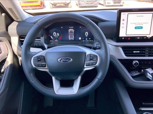 Certified 2025 Ford Explorer Active image 6