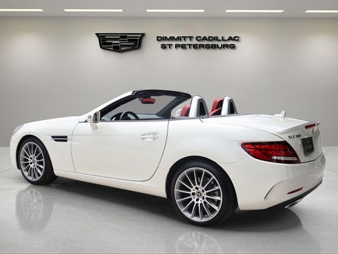 Used 2020 Mercedes-Benz SLC 300 image 4