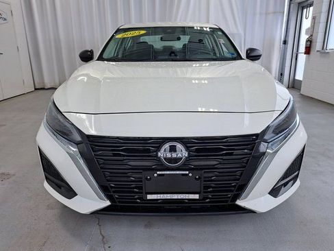 Used 2025 Nissan Altima 2.5 SV FWD image 3