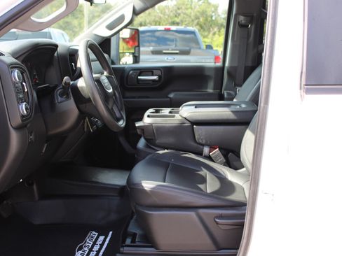 Used 2023 GMC Sierra 2500 Pro w/ Convenience Package image 16