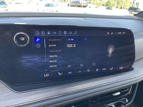 Used 2025 Chevrolet Suburban Z71 AWD/4WD image 19