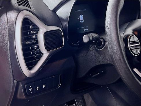 Used 2023 Kia Soul LX image 10