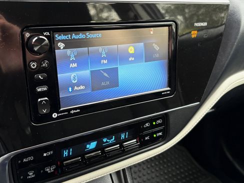 Used 2018 Toyota Corolla iM image 35