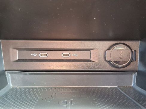 Used 2022 Volkswagen Tiguan SE image 24