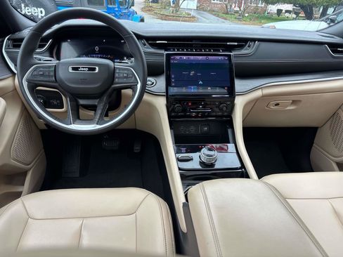 Used 2023 Jeep Grand Cherokee L Limited image 12