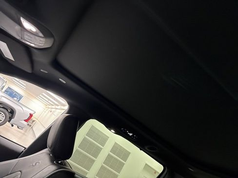 Used 2025 Chrysler Pacifica Limited image 20