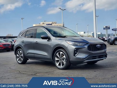 Used 2023 Ford Escape Platinum image 1