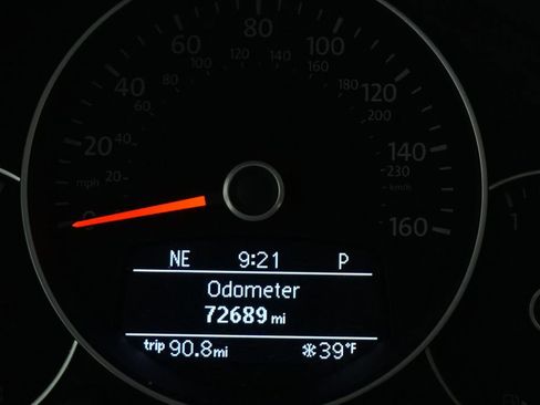 Used 2012 Volkswagen Beetle Turbo FWD image 35