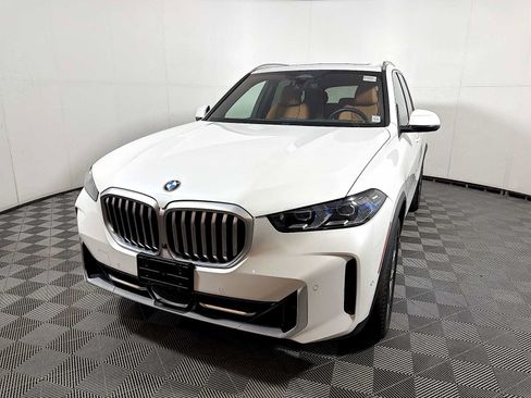 Used 2024 BMW X5 xDrive40i w/ Premium Package AWD/4WD image 3
