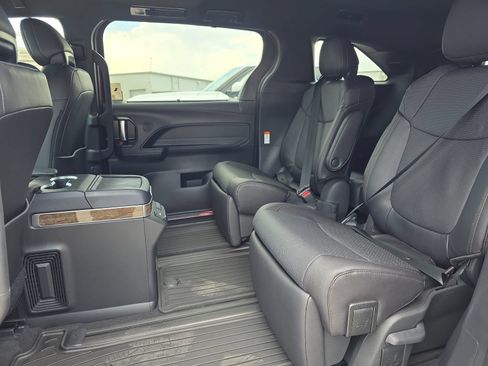 New 2026 Toyota Sienna Platinum AWD/4WD image 10