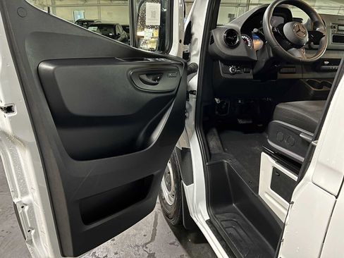 Used 2025 Mercedes-Benz Sprinter 2500 image 20