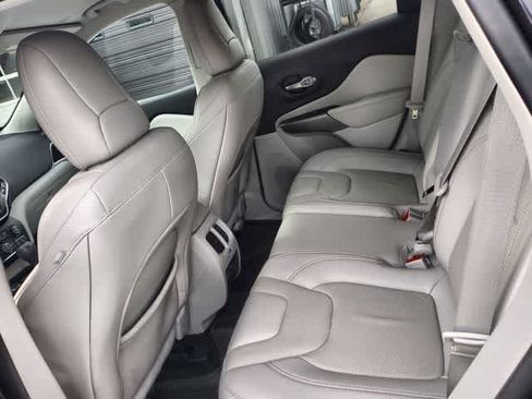 Certified 2021 Jeep Cherokee Latitude Lux w/ Comfort/Convenience Group AWD/4WD image 19
